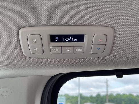 Used 2024 Kia Carnival EX FWD image 32