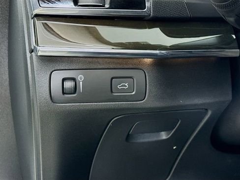 Used 2018 Volvo XC90 T6 Momentum w/ Convenience Package image 10