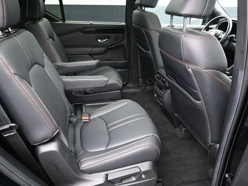 Used 2025 Honda Pilot TrailSport image 22