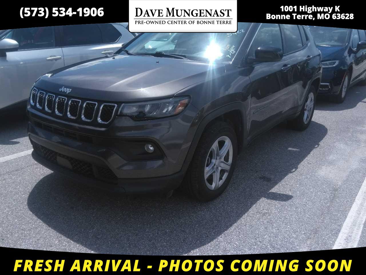 Used 2024 Jeep Compass Latitude AWD/4WD image 1