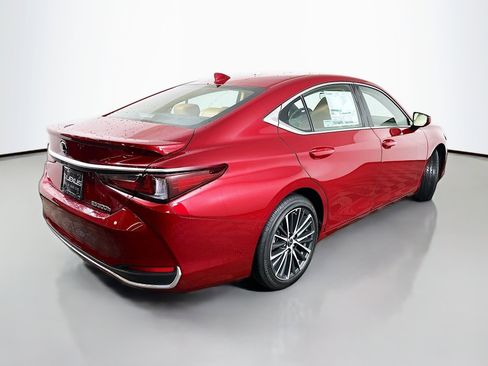 Certified 2025 Lexus ES 300h w/ Premium Package image 7