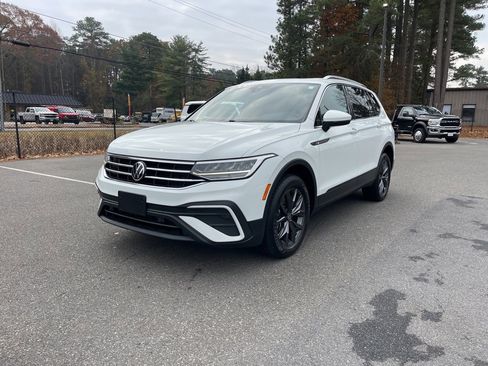 Used 2022 Volkswagen Tiguan SE image 2