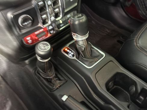 Used 2021 Jeep Wrangler Unlimited Rubicon AWD/4WD image 39