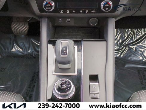 Used 2024 Mitsubishi Outlander ES image 18