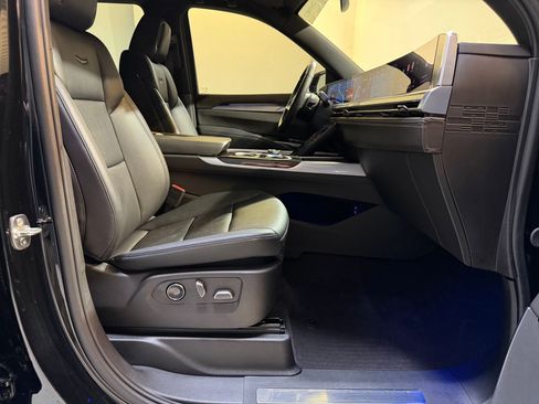 Used 2025 Cadillac Escalade ESV Luxury RWD image 56