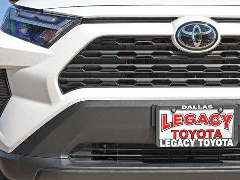 Used 2025 Toyota RAV4 LE AWD/4WD image 9
