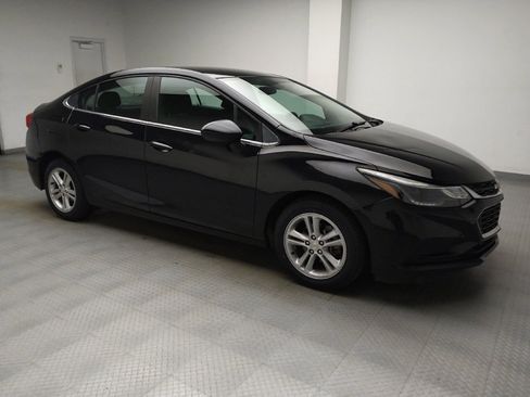 Used 2018 Chevrolet Cruze LT FWD image 11