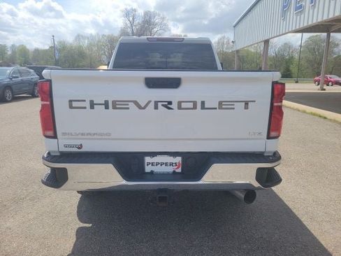 Used 2024 Chevrolet Silverado 2500 LTZ w/ LTZ Convenience Package AWD/4WD image 4