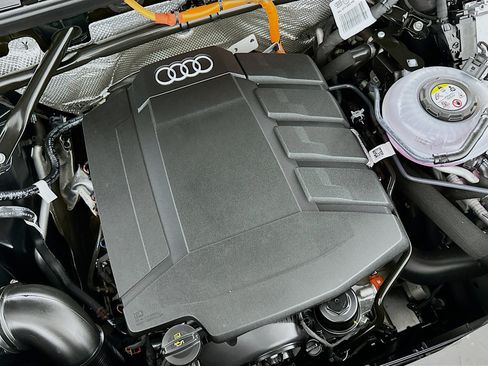 Used 2024 Audi Q5 e Premium Plus w/ Premium Plus Package image 33