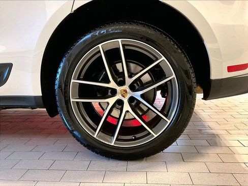 Used 2025 Porsche Macan image 14