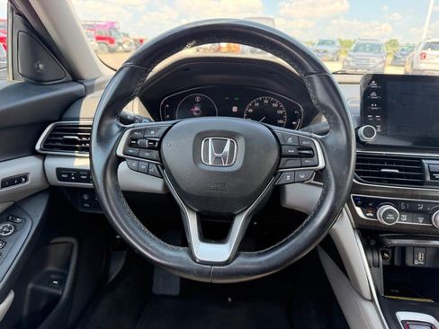 Used 2018 Honda Accord Touring image 12