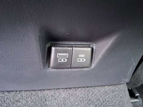 Used 2025 Toyota Camry SE FWD image 11