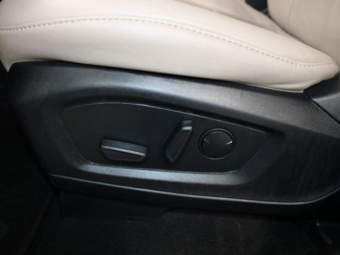 Used 2023 Ford Explorer Limited image 16