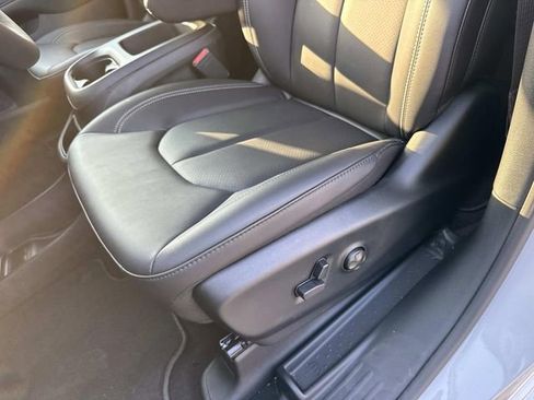 New 2026 Chrysler Pacifica Select FWD image 19