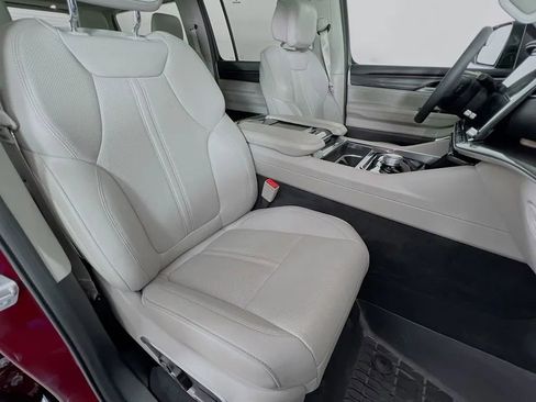 Used 2024 Jeep Wagoneer 2WD w/ Premium Group I image 32