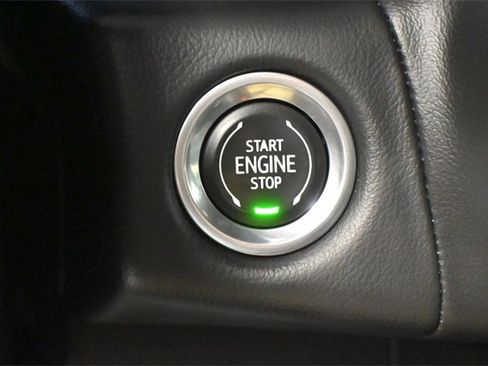 Certified 2022 Chevrolet Suburban RST w/ Sport Performance Package image 25