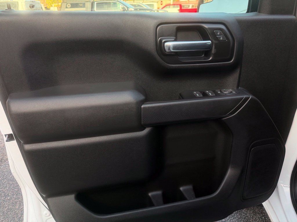 Used 2022 Chevrolet Silverado 1500 Custom w/ Safety Confidence Package AWD/4WD image 11