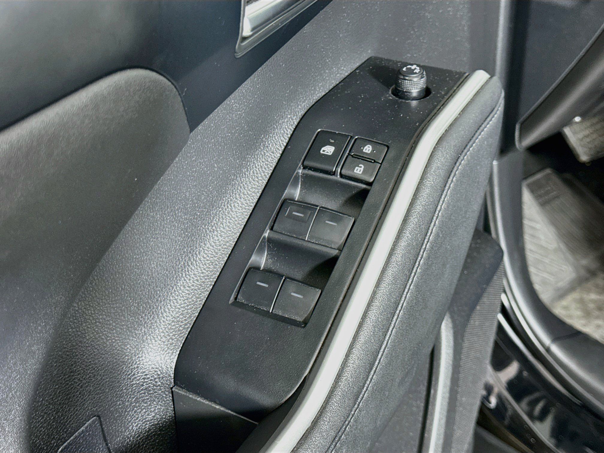 Used 2024 Toyota Highlander XLE AWD/4WD image 20
