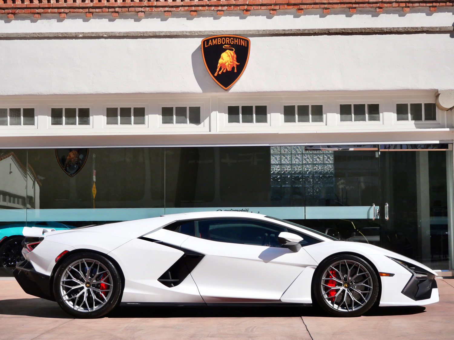 Used 2024 Lamborghini Revuelto AWD/4WD image 2