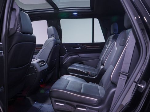 Used 2023 Cadillac Escalade Premium Luxury image 9