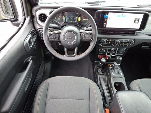 Used 2024 Jeep Wrangler Unlimited AWD/4WD image 22