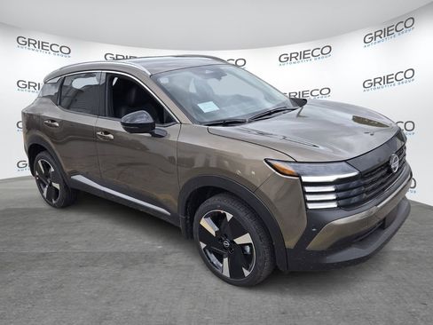 New 2026 Nissan Kicks SR image 2