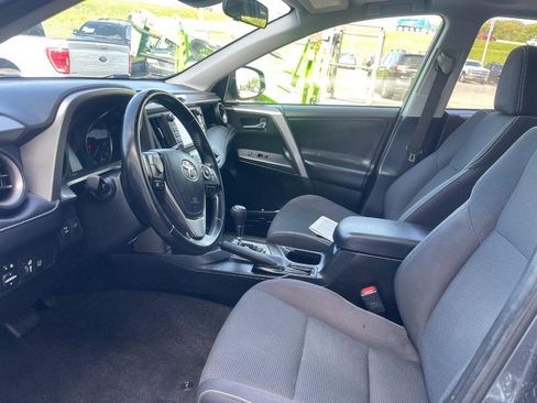 Used 2018 Toyota RAV4 XLE AWD/4WD image 18