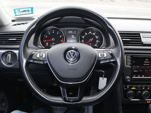 Used 2018 Volkswagen Passat 2.0T R-Line w/ R-Line Lighting Package FWD image 6