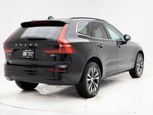 Used 2023 Volvo XC60 B5 Core image 8