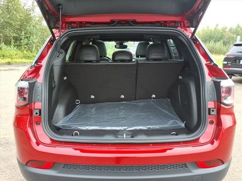 New 2025 Jeep Compass Latitude w/ Sun & Sound Group image 8