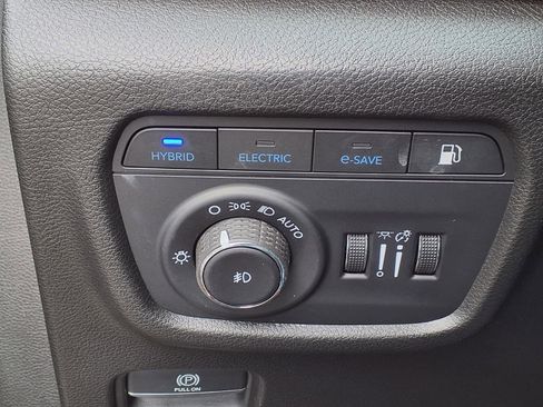 Used 2023 Jeep Grand Cherokee 4WD 4xe image 15