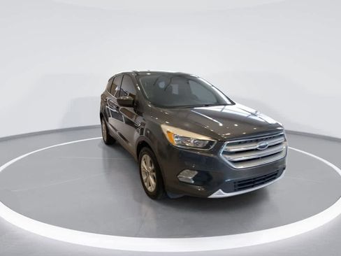 Used 2019 Ford Escape SE image 3