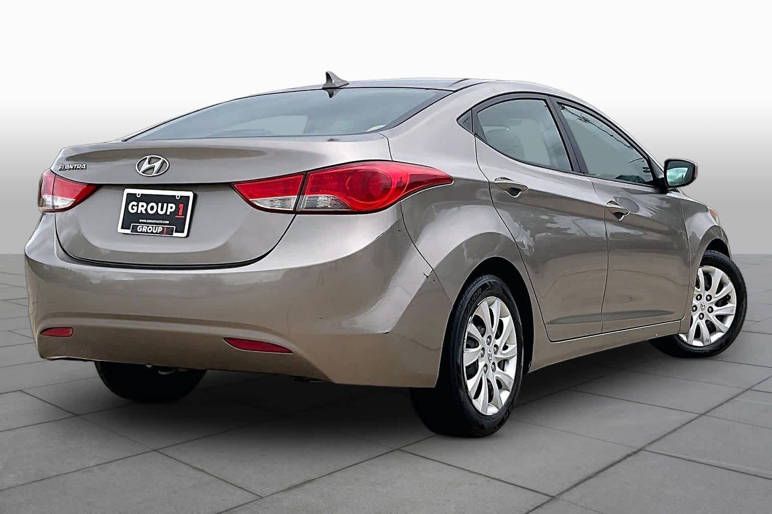 Used 2013 Hyundai Elantra GLS FWD image 9