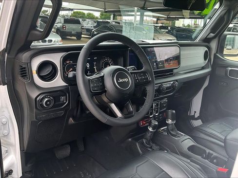 Used 2025 Jeep Wrangler Unlimited Sport AWD/4WD image 17