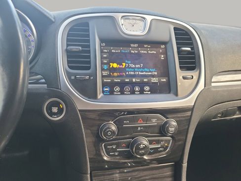 Used 2019 Chrysler 300 Touring w/ Sport Appearance Package image 20