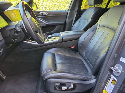 Used 2022 BMW X5 M50i w/ Premium Package image 15