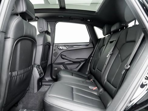 Used 2025 Porsche Macan image 26
