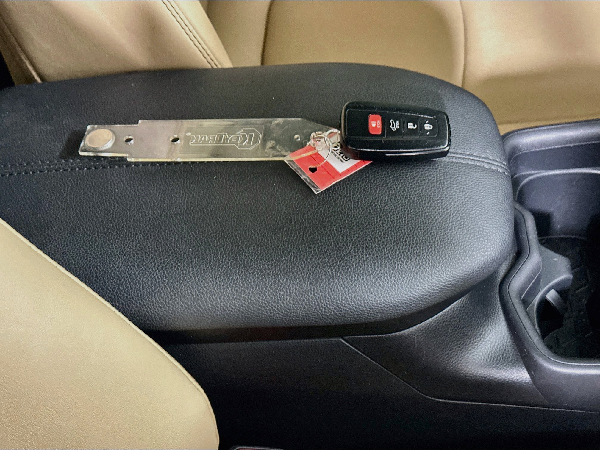 Used 2020 Toyota RAV4 XLE Premium FWD image 33