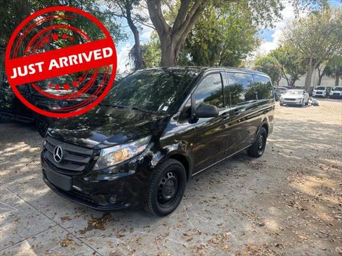 Used 2016 Mercedes-Benz Metris Passenger image 1