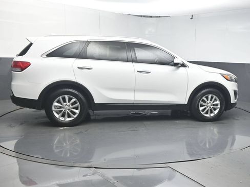 Used 2018 Kia Sorento FWD image 8
