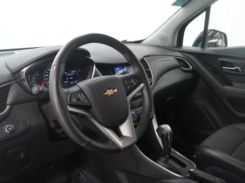 Used 2020 Chevrolet Trax LT w/ LT Convenience Package image 24