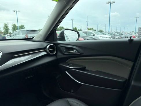 Used 2025 Chevrolet Trax ACTIV w/ Sunroof Package FWD image 20