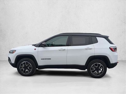 Used 2024 Jeep Compass Trailhawk image 9