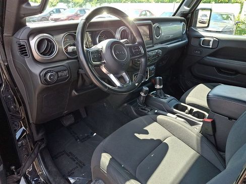 Used 2018 Jeep Wrangler Unlimited Sahara w/ Dual Top Group AWD/4WD image 15