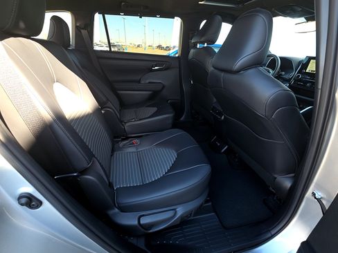 Used 2023 Toyota Highlander XSE image 19