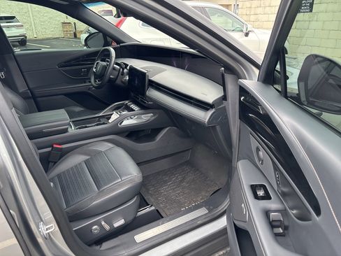 Used 2024 Lincoln Nautilus Reserve w/ Equipment Group 202A image 5