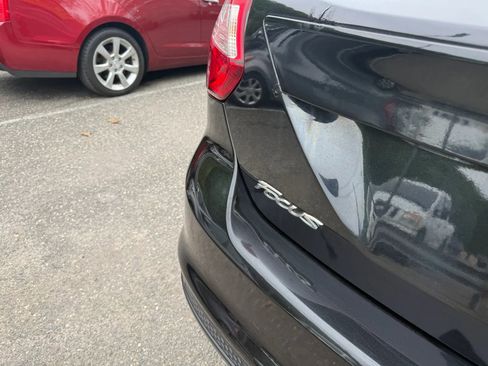 Used 2014 Ford Focus SE w/ SE Sport Package FWD image 9