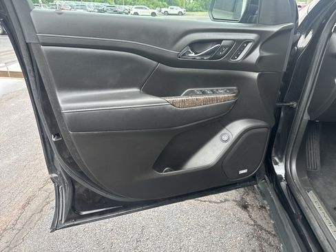 Used 2023 GMC Acadia Denali w/ Denali Ultimate Package AWD/4WD image 16
