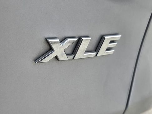 Used 2020 Toyota RAV4 XLE FWD image 14