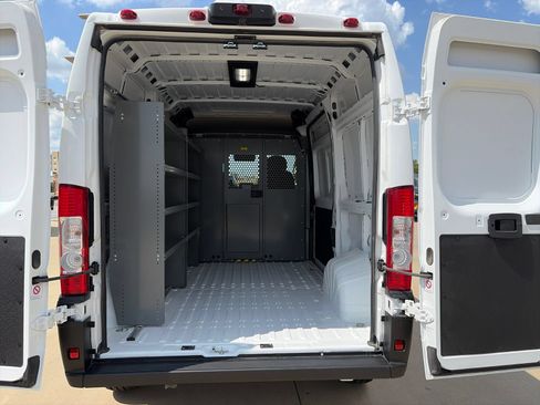 Used 2025 RAM ProMaster 2500 w/ Convenience Group FWD image 11
